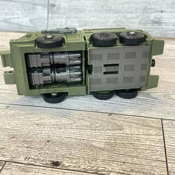 TRANSFORMERS 2011 MOBILE BATTLE BUNKER Incomplete Replacement Parts Only - Picture 8 of 8